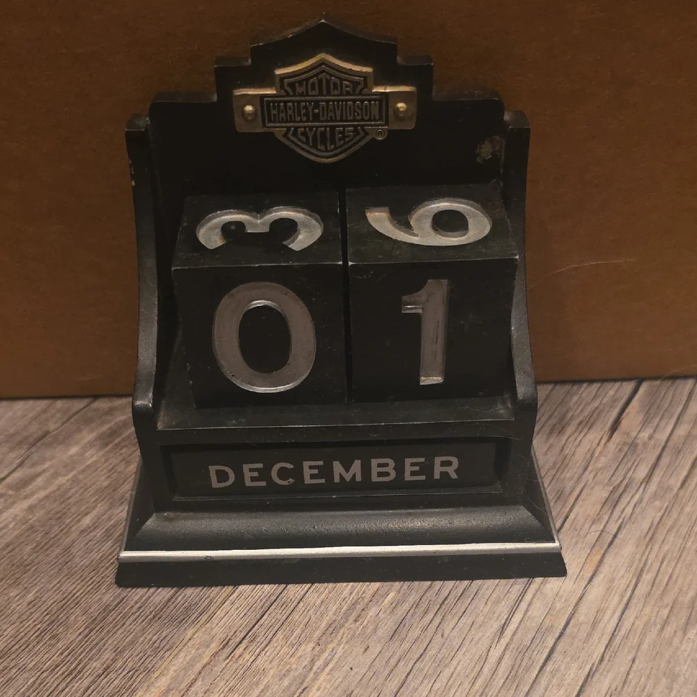 Harley-Davidson Black and Silver Desk Calendar